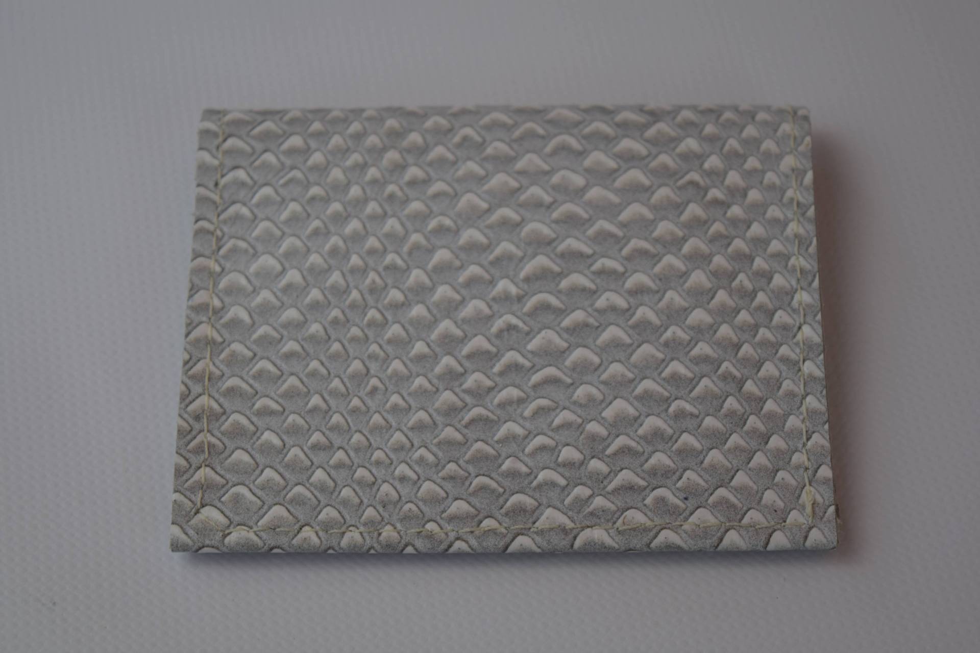 Echtes Rindsleder Echt Leder Portemonnaie/ Brieftasche, Visitenkarten Etui/ Geschenk Für Ihn/ Graues Und Weisses Echtes Rindsleder Echt Leder Portemonnaie/ Brieftasche, Visitenkarten Etui/ Geschenk Für Ihn/ Graues Und Weisses von AlfordDesignsLtd