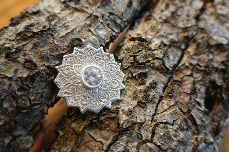 Grosser Mandala Ring Mit Weissem Zirkon von AlgarrobaBijoux