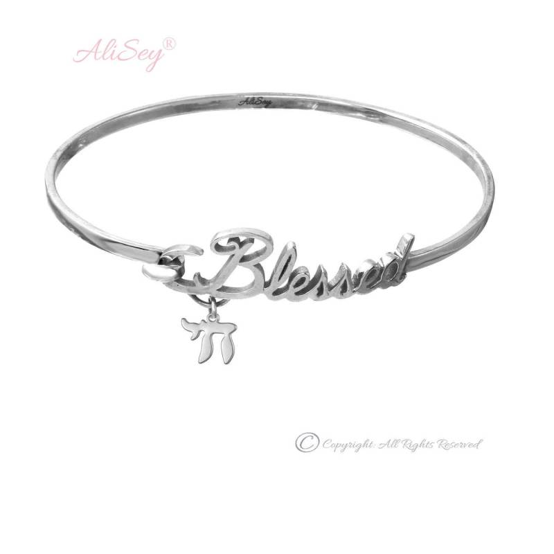Armreif Blessed Armband Mit Chai Anhänger, Einzigartiges Von Alisey "Blessed" Kollektion." Modell-Nr. Asb07Wg von AliSeyDesigns