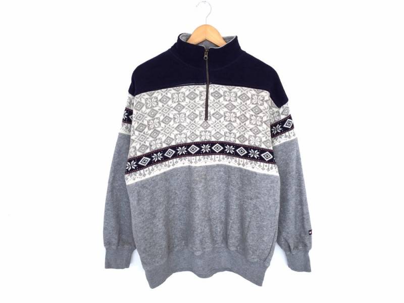 Selten Vintage Tommy Hilfiger Box Logo Stickerei Halber Reißverschluss Sweatshirt Schönes Design Fleece von AliaShopVintage