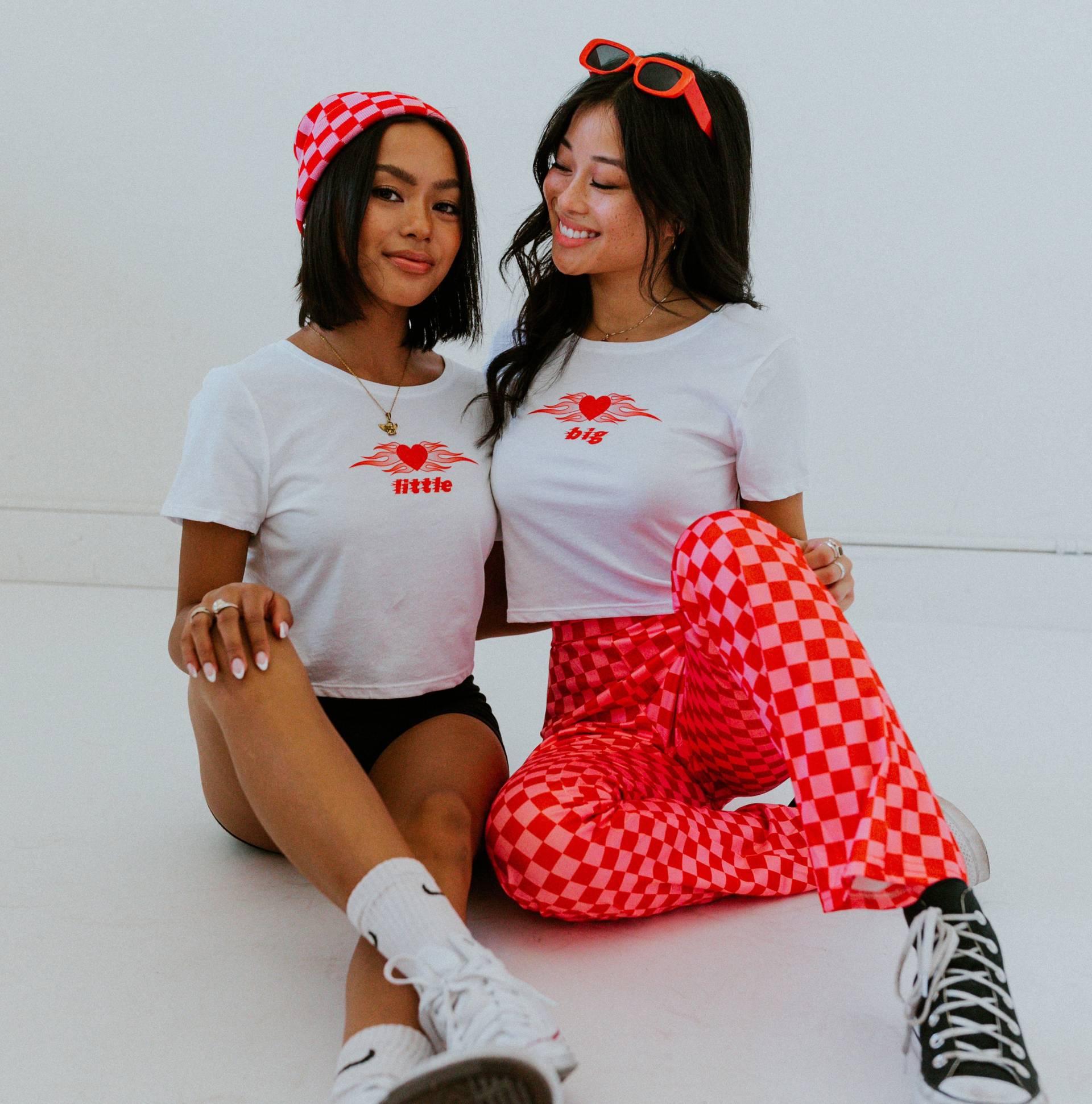 Twin Flames Fam Crop Tops/Weiße Sorority Big Little Tees Abgeschnittene Große Kleine T-Shirts Shirts von AliandAriel