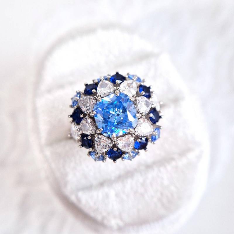 Zirkonia Ring, Silberring Mit Blauen Diamant Imitaten, Cz Ring, Blauer Statement Damen Schmuck, Einzigartiger Ring Silber von AliceGlamShop
