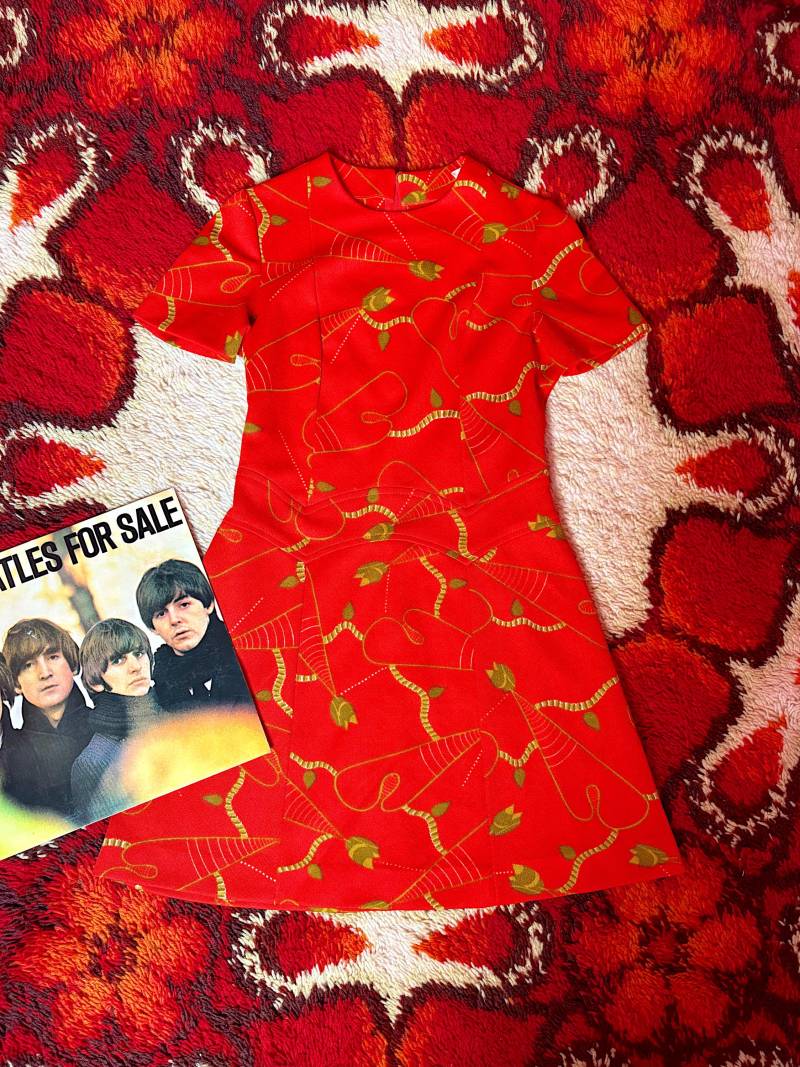 60Er 70Er Kleid/Minikleid in Rot/Orange Mit Grünem Muster | Mid Century Vintage von AliceGroovy