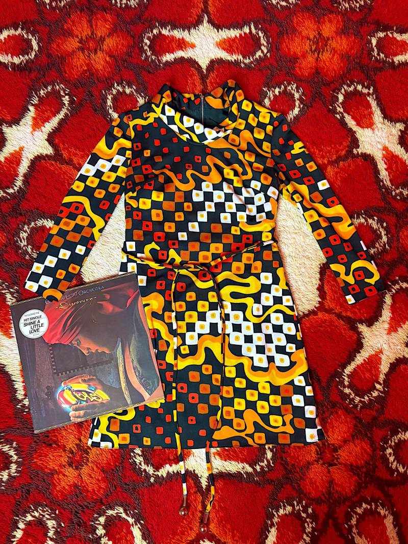 Groovy 70Er Kleid Mit Funky Muster Und Gürtel | Disco Mid Century Vintage von AliceGroovy