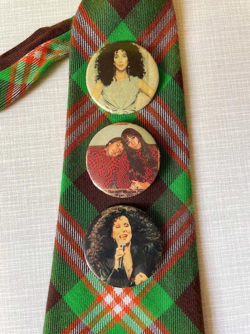 Set Aus 3 Vintage Cher Buttons/Pins Ansteckern Sonny Und | Vintage Rare von AliceGroovy