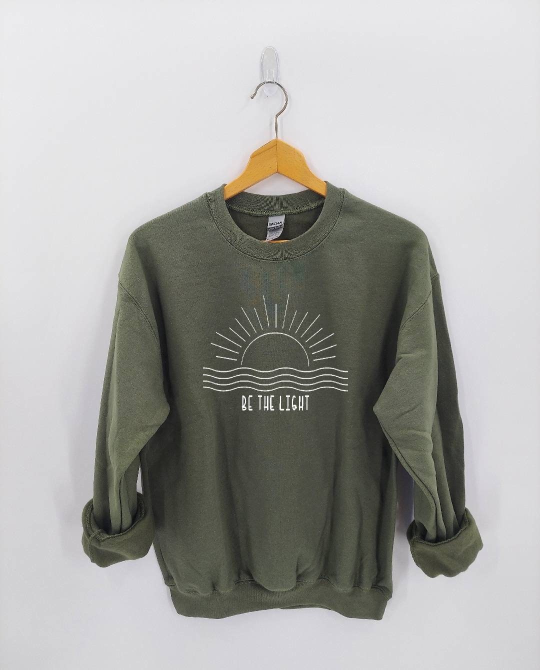 Be The Light Sweater - Sunset Shirt Sunrise Süßes Sweatshirt Für Frauen Sommer von AliceJoyCreations