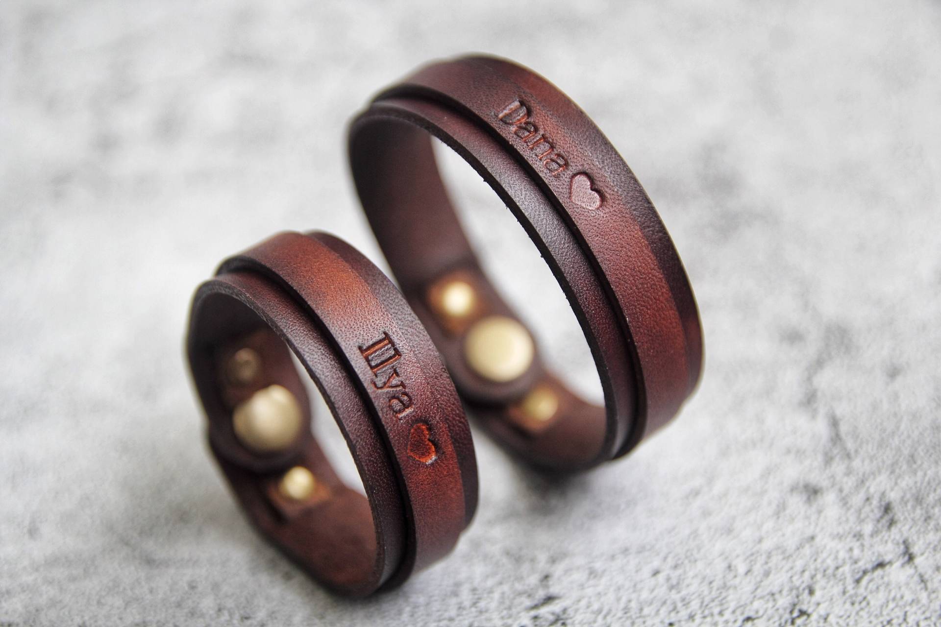 Personalisierte Leder Paar Armbänder Secret Message Matching Set Personalisierte Leder Paar Armbänder Secret Message Matching Set von AliceandBo