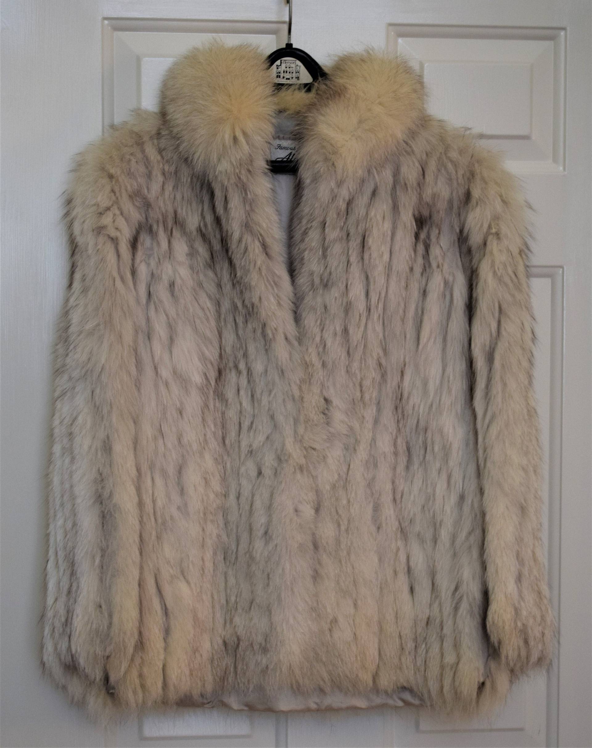 Minty Vintage Alan Furs Damen Blau Fuchs Pelzmantel Mit Seide & Leder Futter, Größe S von AliceandSonsAntiques