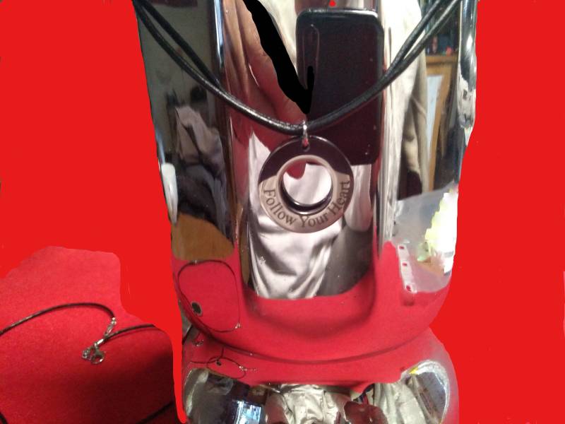 Edelstahlanhänger Mit Zwei Verschiedenen Motto Gravuren An Ziegenleder Oder Edelstahlkette von Aliceimklunkerland