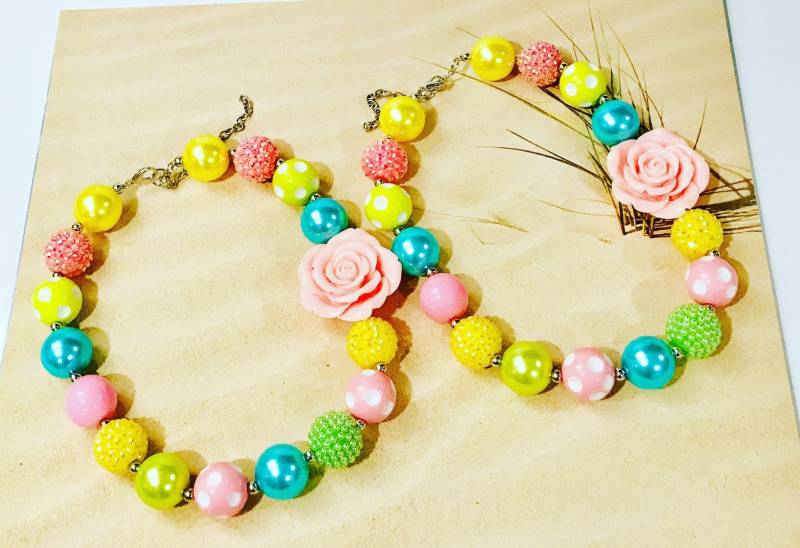 Chunky Bubblegum Perlenkette Pinke Blume Kinderschmuck Chunky Bubblegum Perlenkette Pinke Blume Kinderschmuck von Alicesbox