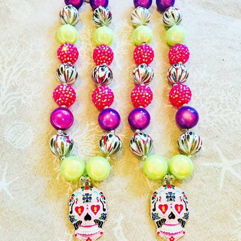 Bunte Kunterbunte Klobige Sugar Skull Halskette Verstellbare Halloween Kinder Halskette Bunte Kunterbunte Klobige Sugar Skull Halskette Verstellbare Halloween Kinder Halskette von Alicesbox