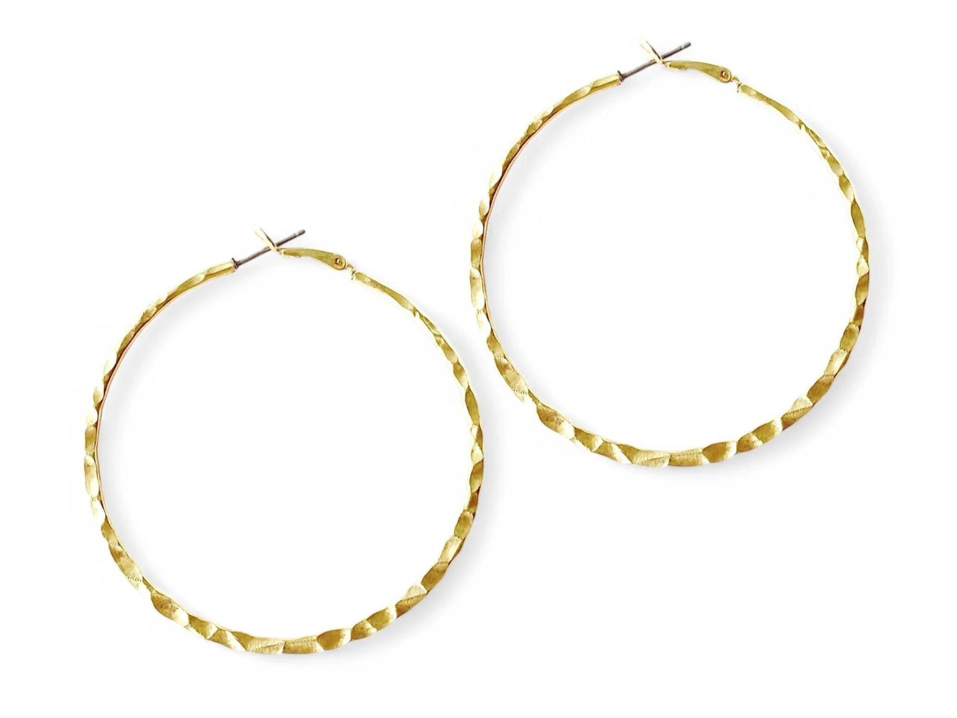 Creolen Gehämmert Flach | Große Goldene Creolen, Leicht, Mattgold Hippie Reifen Ohrringe Gold Schmuck Geschenk Für Ehefrau, Gift-Ready von AliciasDiaryBerlin