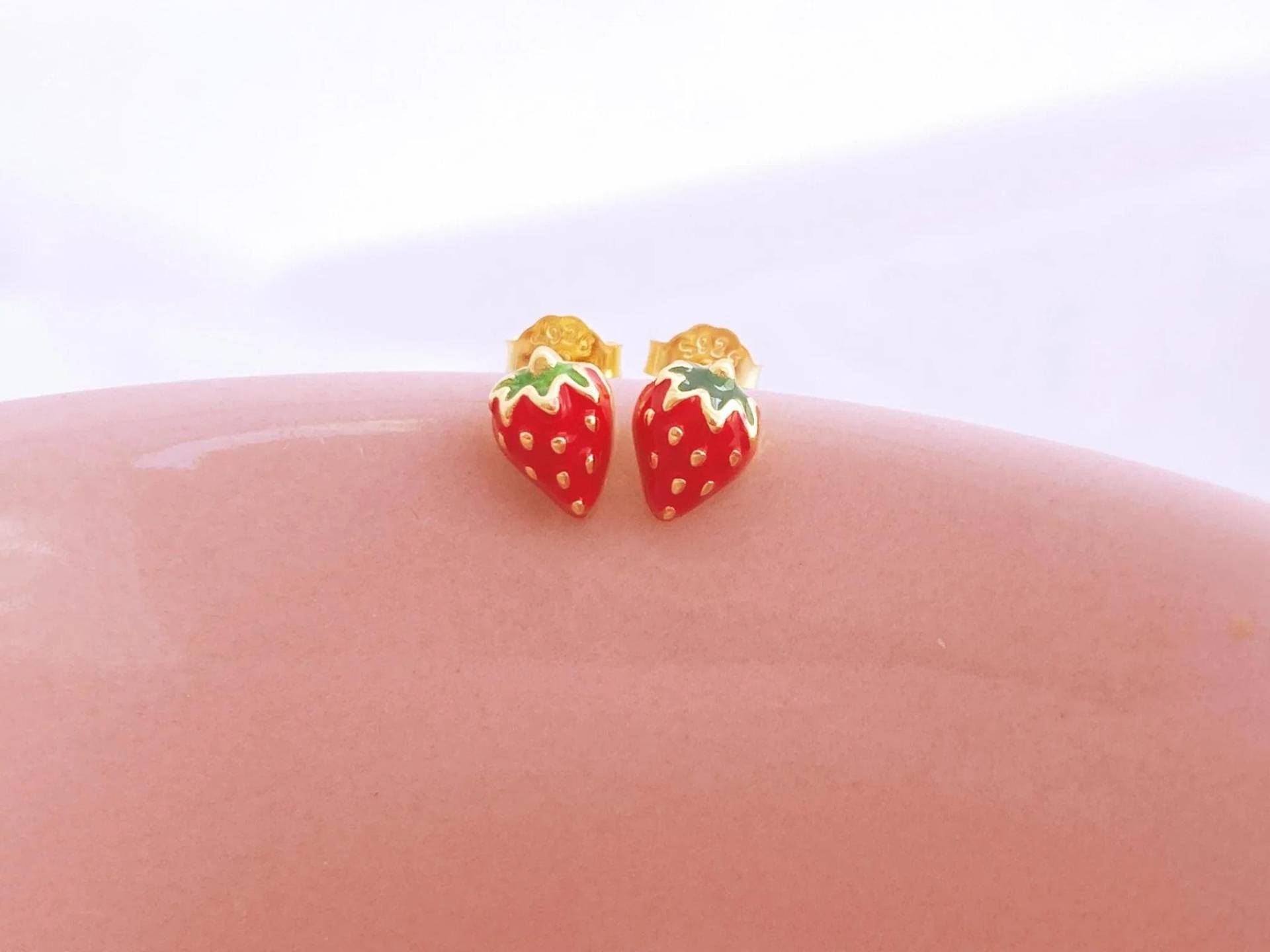 Erdbeer Ohrringe Kinder Hypoallergen | Obst Ohrstecker Weihnachts Geschenke Für Kleine Mädchen, Glücksbringer Von Alicia's Diary Erdbeer Ohrringe Kinder Hypoallergen | Obst Ohrstecker Weihnachts Geschenke Für Kleine Mädchen, Glücksbringer Von Alicia's Diary von AliciasDiaryBerlin