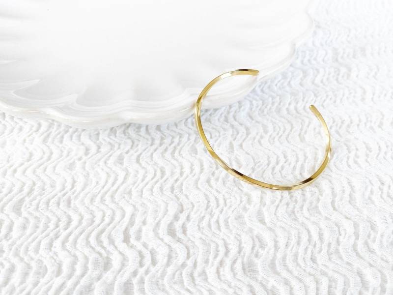 Feine Armspange Twisted | Kleines Dankeschön Frauen von AliciasDiaryBerlin