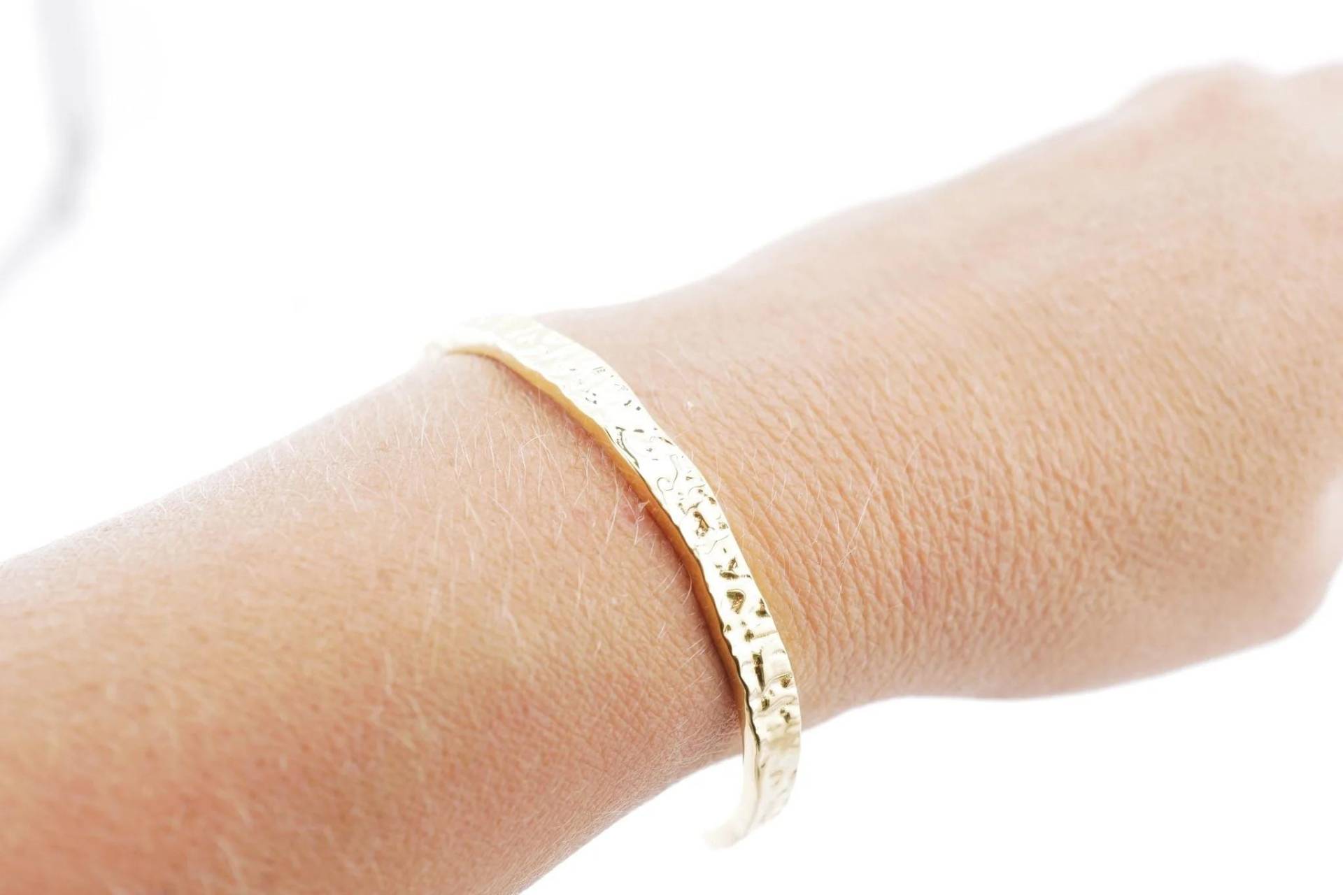 Hammered Armspange Hypoallergener Schmuck Nickelfrei Und Wasserfest High Quality Material Jewelry, Tarnish Free Fine Jewelry von AliciasDiaryBerlin