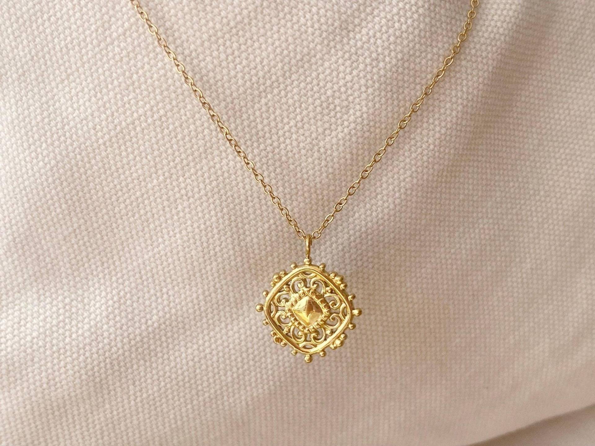 Kette Damen Medallion | Boho Lang Gold Feine Edelstahl Vergoldet Geschenke Für Mama, Ehefrau, Freundin Dankes Geschenk von AliciasDiaryBerlin