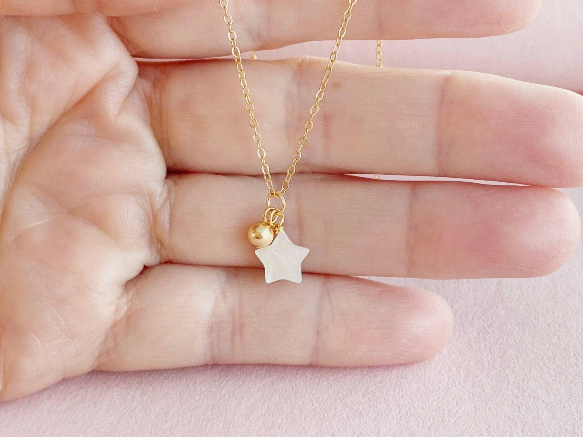 stern Halskette Geschenk | Perlmutt Anhänger Als Adventskalender Füllung Mädchen, Frau Alicia's Diary Jewelry Happiness Bestseller von AliciasDiaryBerlin