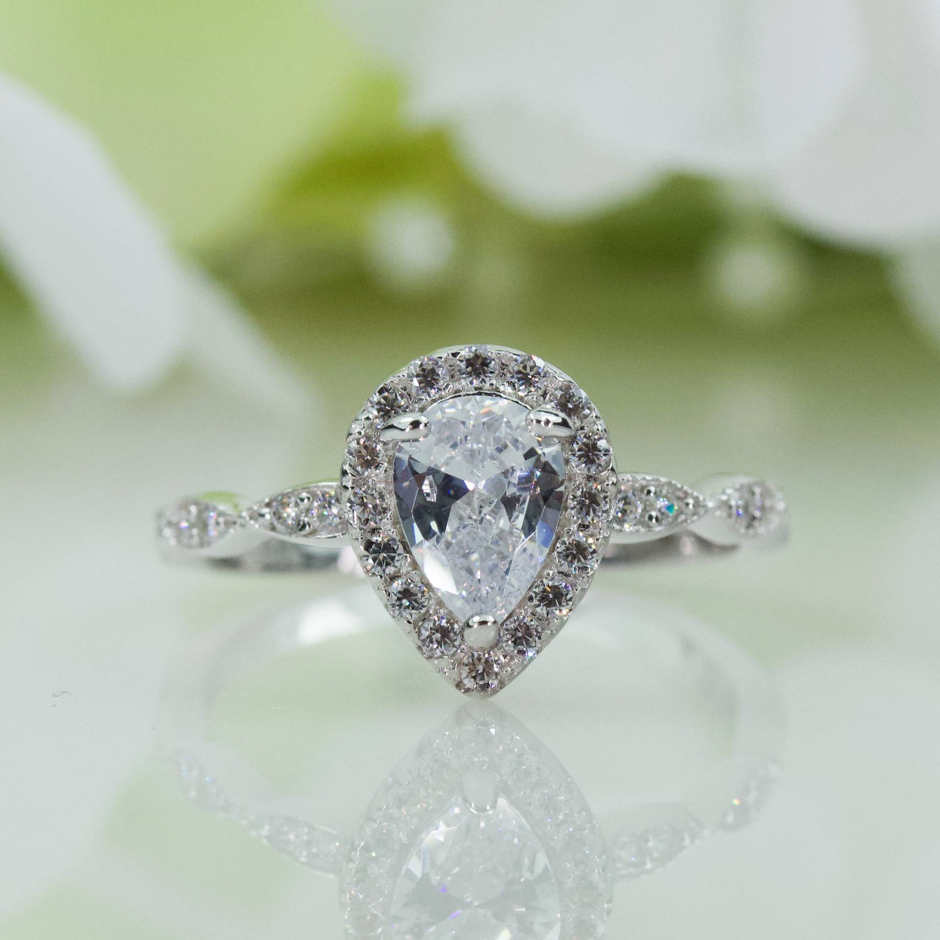 0, 75 Ct Halo Art Deco-Stil Birne Qualität Zirkonia Verlobungsring Aus Sterlingsilber, Vorschlag Ring, Versprechen Reisering | R006 von AlidaJewelry