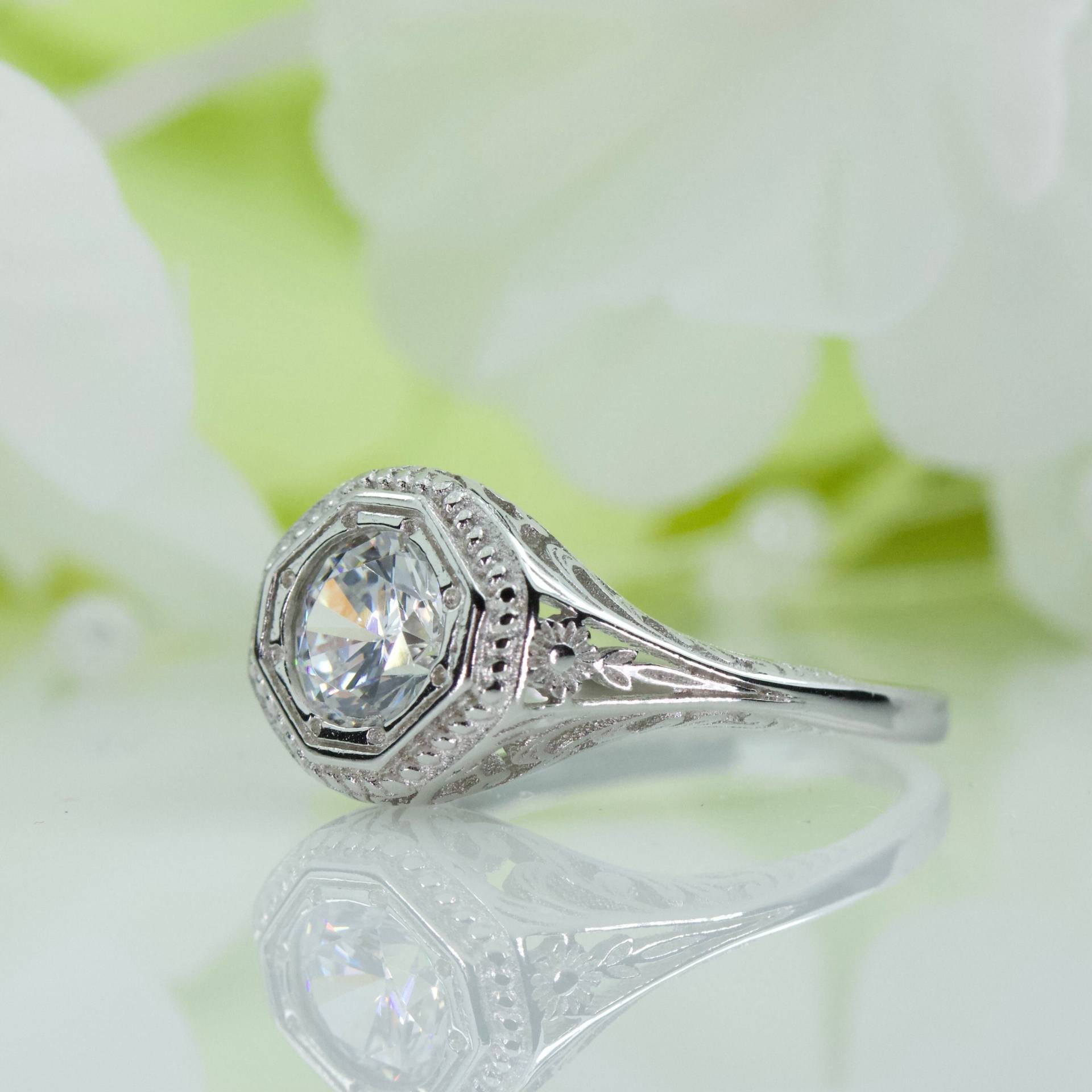 Art Deco Stil 1.00 Ct. Feine Qualität Zirkonia Ring Aus Sterling Silber, Verlobungsring, Versprechensring, Jubiläumsring | 013 von AlidaJewelry