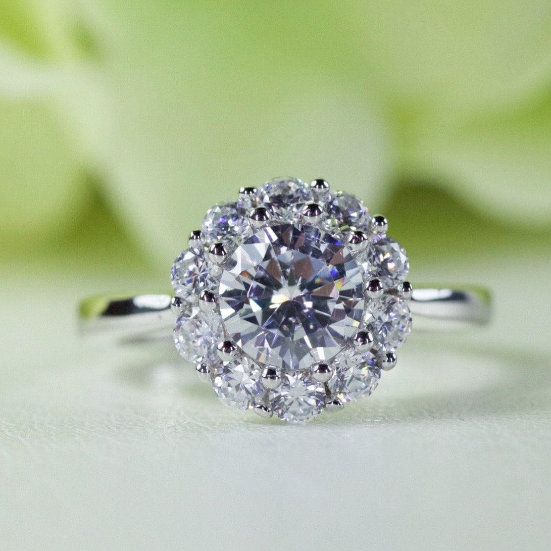 Halo 2.40 Ct Runde Brillante Qualität Zirkonia Verlobungsring Aus Sterlingsilber, Jubiläumsring, Versprechensring, Reisering | 090 von AlidaJewelry