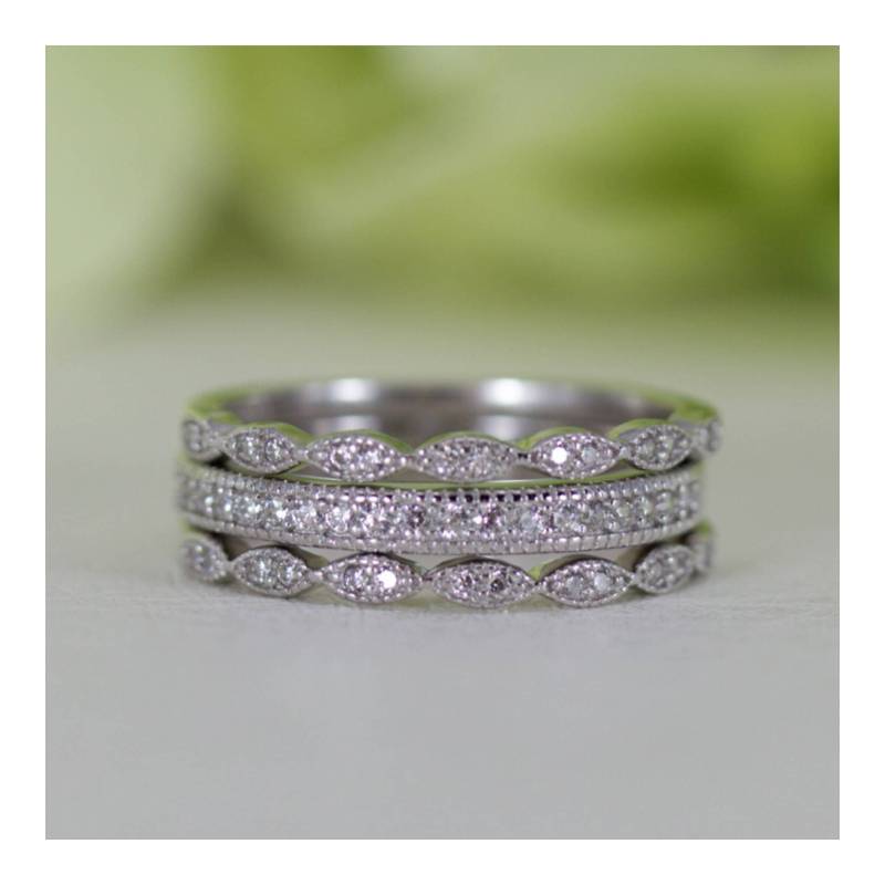 Micropavé Art Deco-Stil Drei Reihen Zirkonia Halbe Ewigkeit Ehering Ring Set in Sterling Silber, Reisering | Db108-Sb100 Micropavé Art Deco-Stil Drei Reihen Zirkonia Halbe Ewigkeit Ehering Ring Set in Sterling Silber, Reisering | Db108-Sb100 von AlidaJewelry