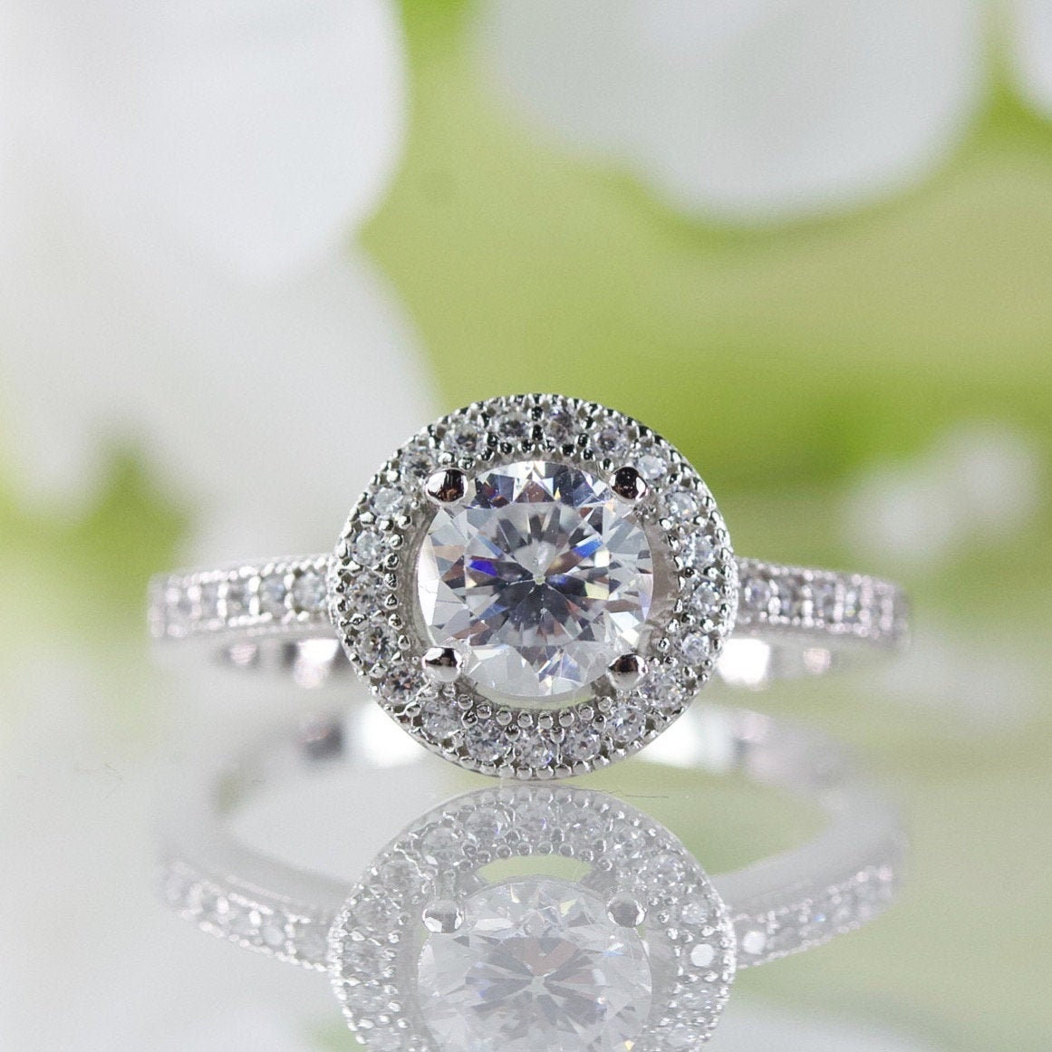 Micropavé Vintage Style Halo Feine Qualität Zirkonia Ring Aus Sterlingsilber, Verlobungsring, Jubiläumsring, Versprechensring | 026 von AlidaJewelry