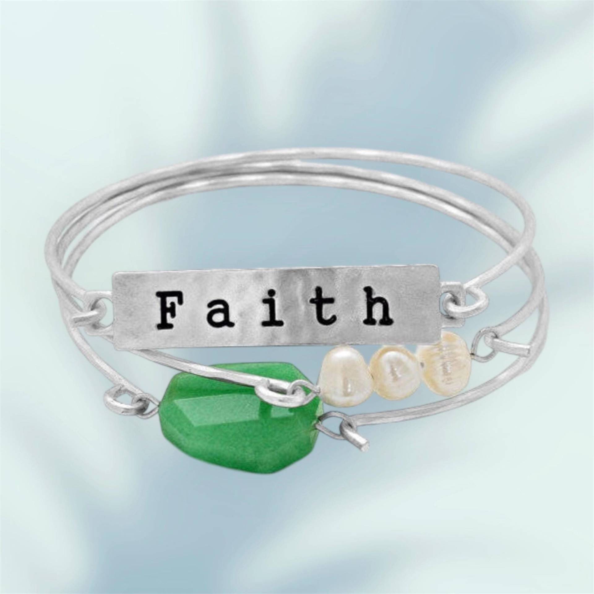 "Schöner "Glaube" Multi-Layer Matte-Finish | Süsswasserperle/Smaragdgrün Silber Armreif Armbänder, Dankeschön Geschenk, Geburtstagsgeschenk | B010 von AlidaJewelry