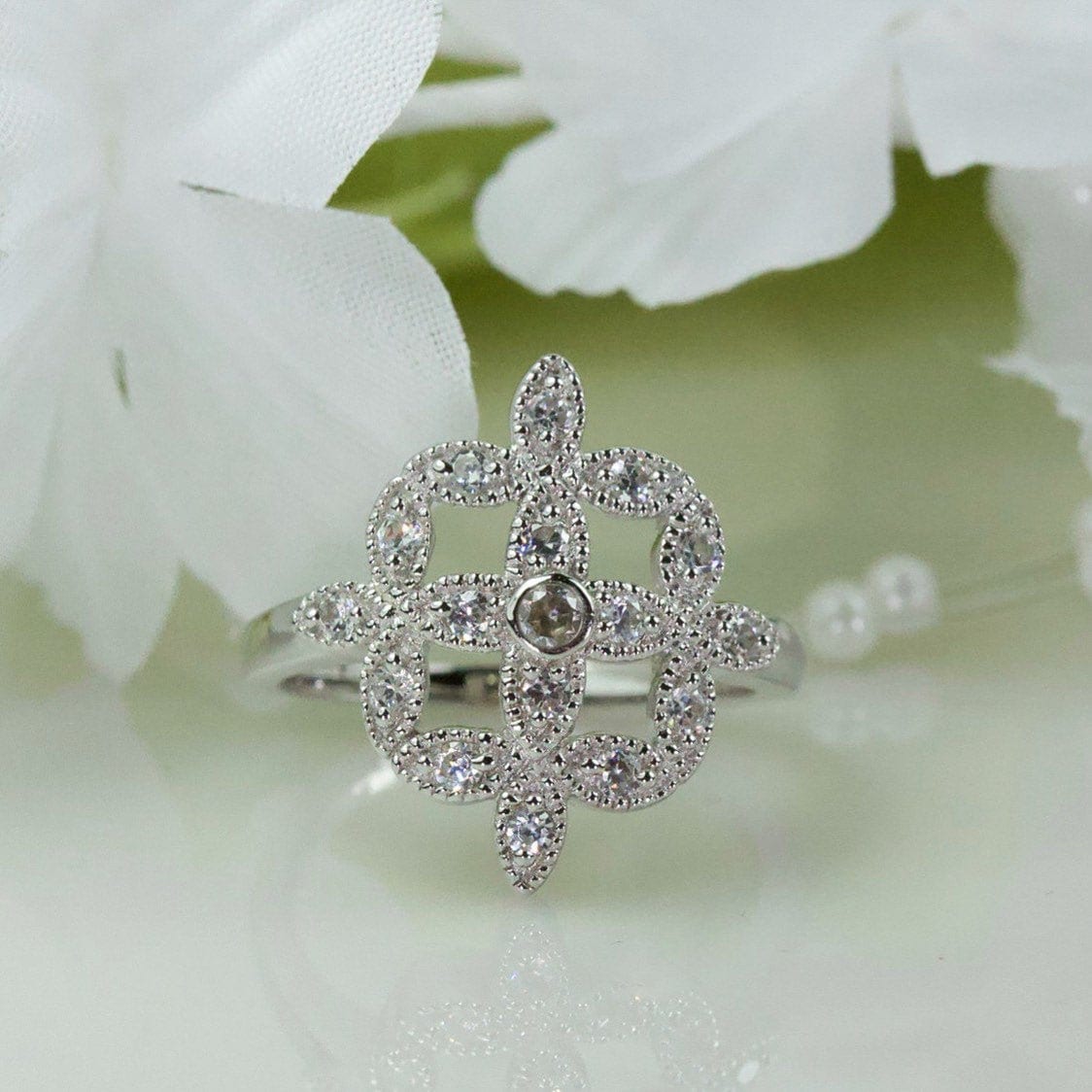 Vintage Style Micro Pave Feine Qualität Zirkonia Ring Aus Hochpoliertem Sterling Silber, Jubiläumsring, Versprechensring von AlidaJewelry