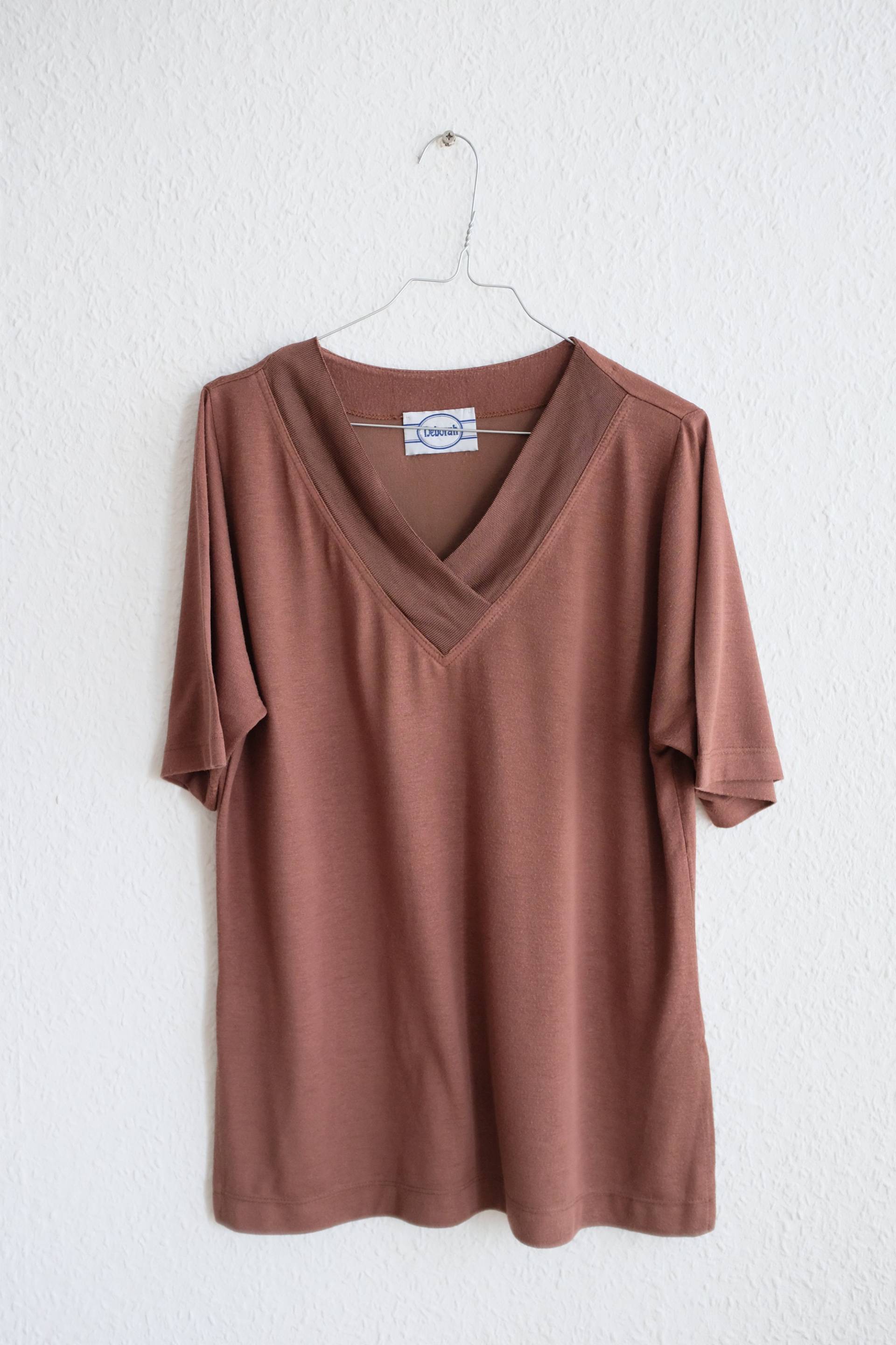 Vintage 80Er Braunes V-Ausschnitt T-Shirt Mit Seitenschlitzen. Damen Größe M/L Vintage 80Er Braunes V-Ausschnitt T-Shirt Mit Seitenschlitzen. Damen Größe M/L von AlienArmpit