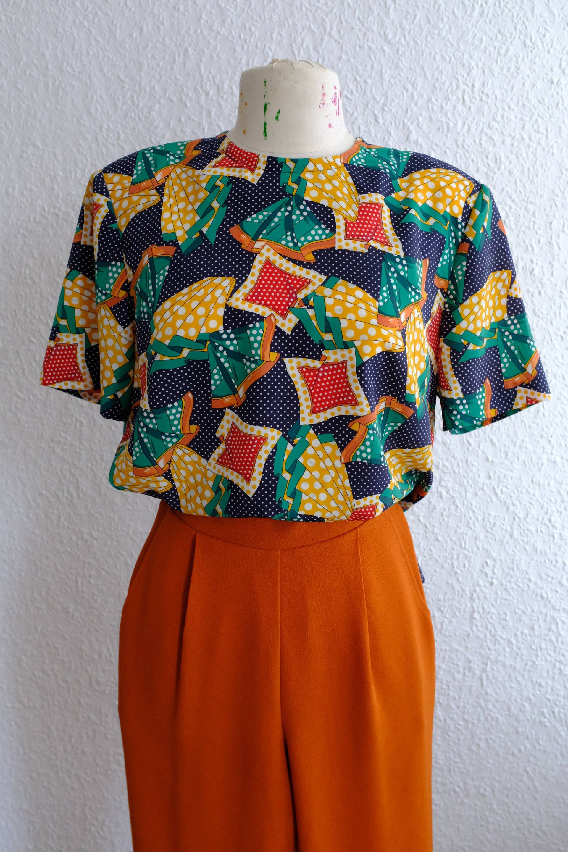 Vintage 80Er Jahre Dot Print Bluse Mit Schulterpolsterung Und Hinterknopfverschluss. Damen Größe M/L Vintage 80Er Jahre Dot Print Bluse Mit Schulterpolsterung Und Hinterknopfverschluss. Damen Größe M/L von AlienArmpit