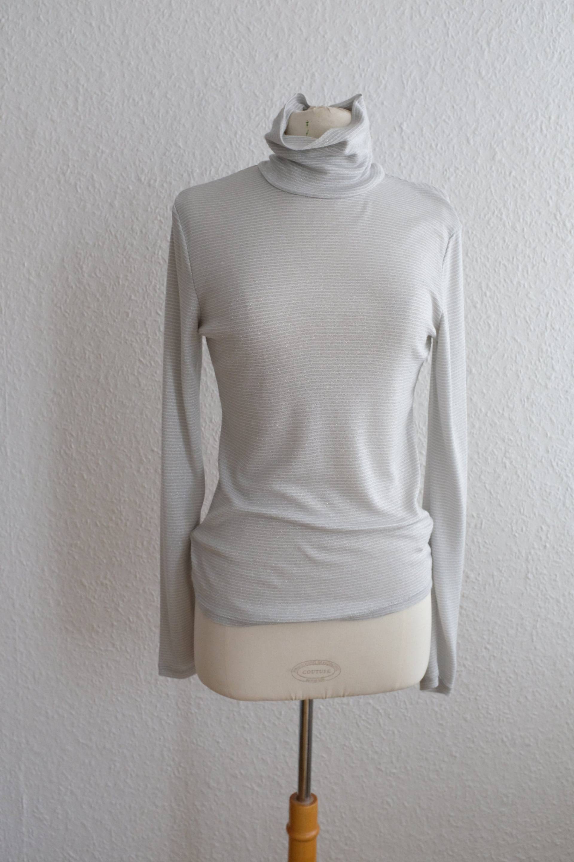 Vintage Grau Gestreifter Rollkragenpulli Mit Metallisierter Faser. Damen Größe M Vintage Grau Gestreifter Rollkragenpulli Mit Metallisierter Faser. Damen Größe M von AlienArmpit