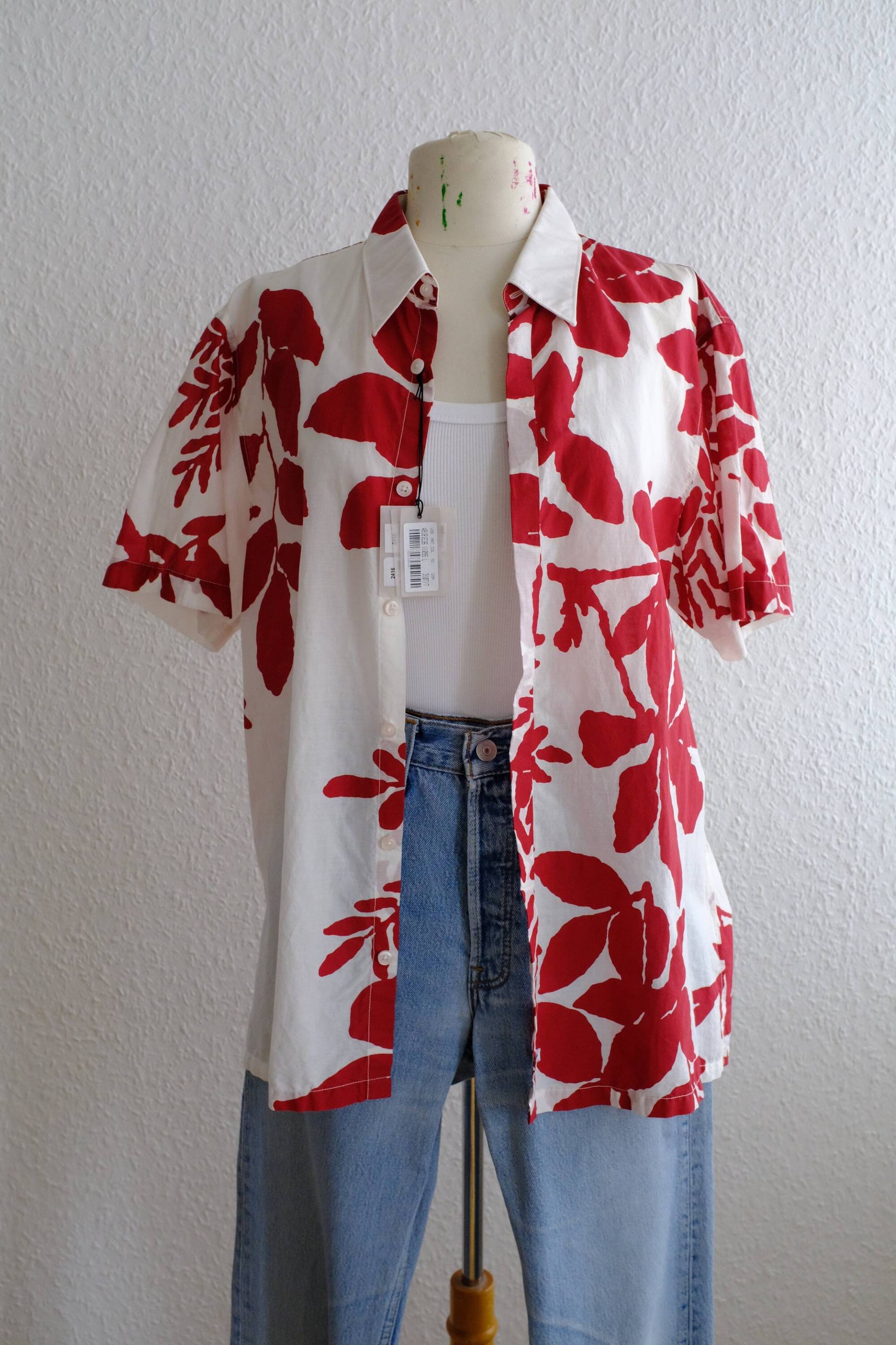 Vintage Rotes Und Weißes Hawaii Shirt Mit Floralem Druck Versteckten Vorderknöpfen. Herren Größe L Vintage Rotes Und Weißes Hawaii Shirt Mit Floralem Druck Versteckten Vorderknöpfen. Herren Größe L von AlienArmpit
