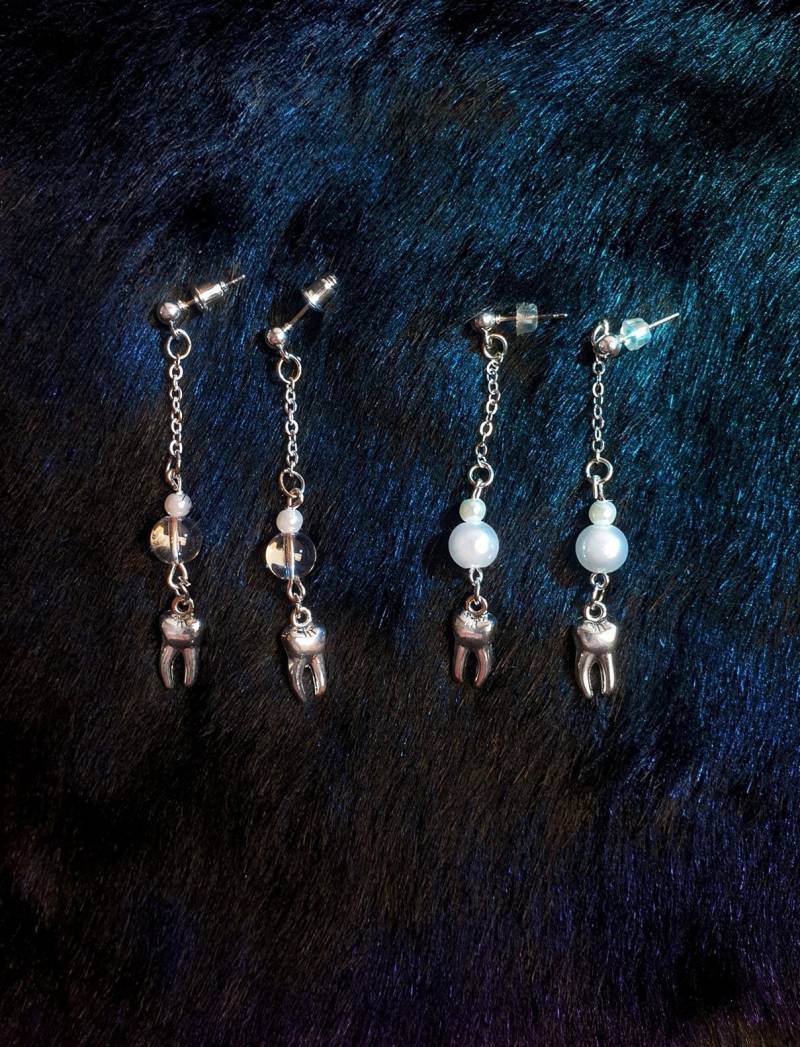 Goth Teeth Earrings von Alienmoe