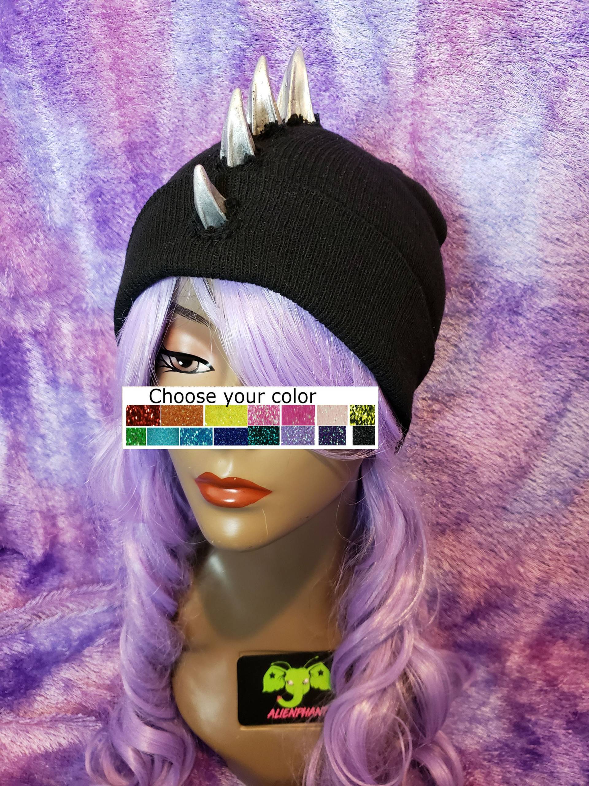 Made To Order Mohawk Mütze Dinosaurier Wunschfarbe Hörner Made To Order Mohawk Mütze Dinosaurier Wunschfarbe Hörner von Alienphant