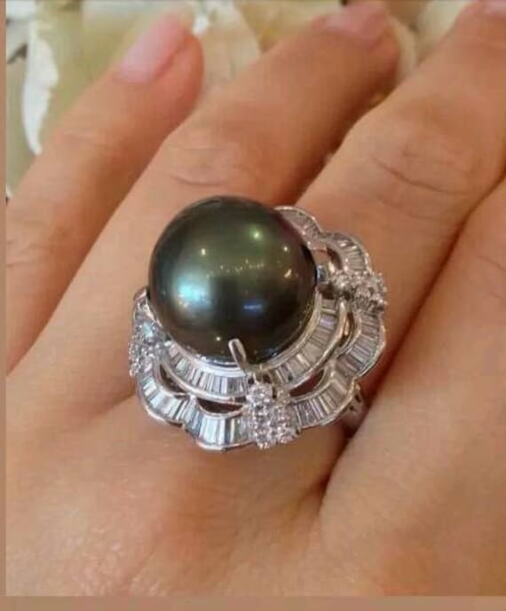 Großer Seltener 15mm Schwarzer Südsee Perlen & Diamant Ring in Platin. Wunderschönes Exquisites Großer Seltener 15mm Schwarzer Südsee Perlen & Diamant Ring in Platin. Wunderschönes Exquisites von AliensAmongUs1969