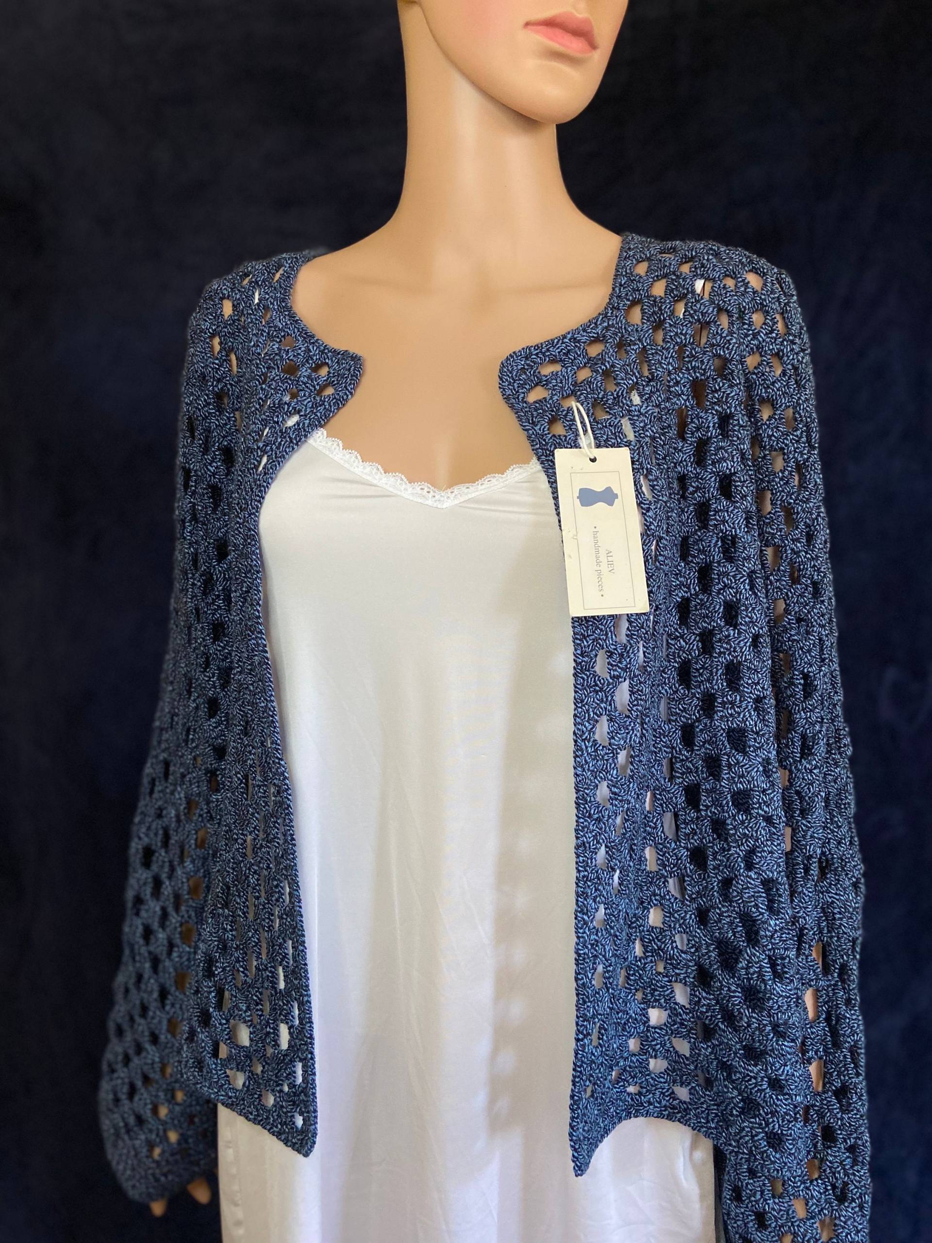 Gehäkelter Cardigan/strickjacke/Jackett in Dunkelblau Gr. 38, Langarm, Rundhals Ohne Verschluss Gehäkelter Cardigan/strickjacke/Jackett in Dunkelblau Gr. 38, Langarm, Rundhals Ohne Verschluss von AlievHandmadePieces
