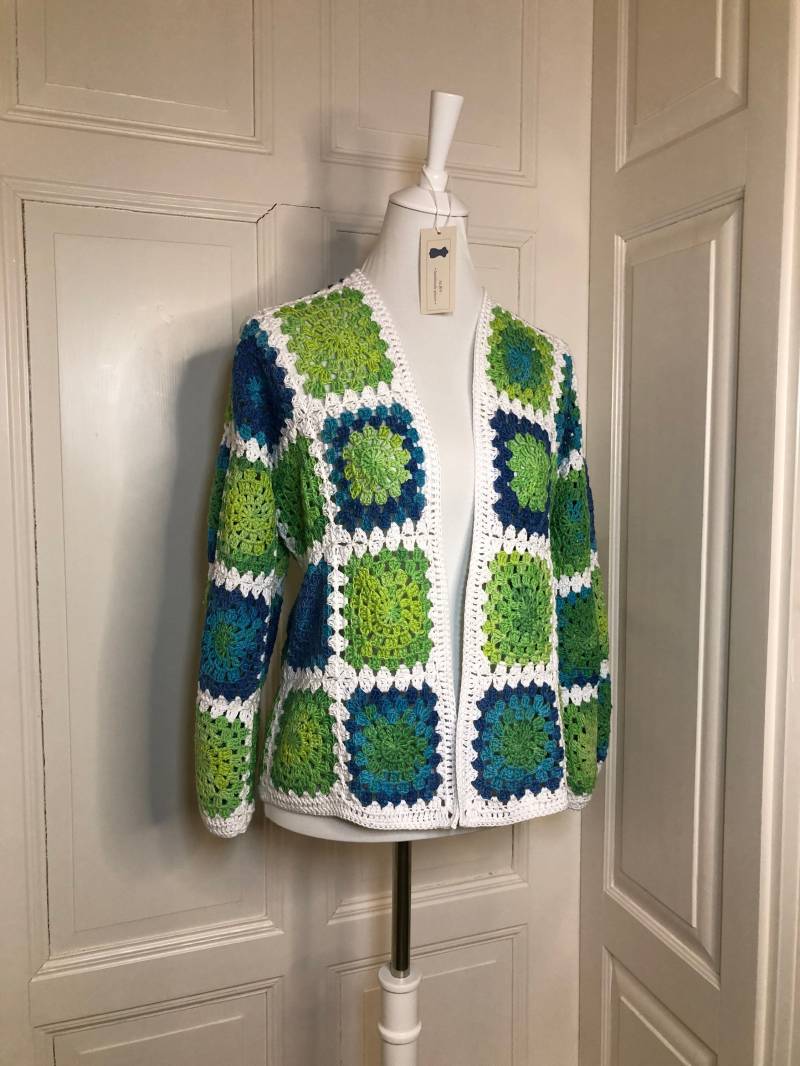 Gehäkelter Cardigan Mit Buntem Farbmuster | Grün/Blau, Sehr Weich Und Angenehm, Handgemacht, Winterlich, Weihnachtlich von AlievHandmadePieces