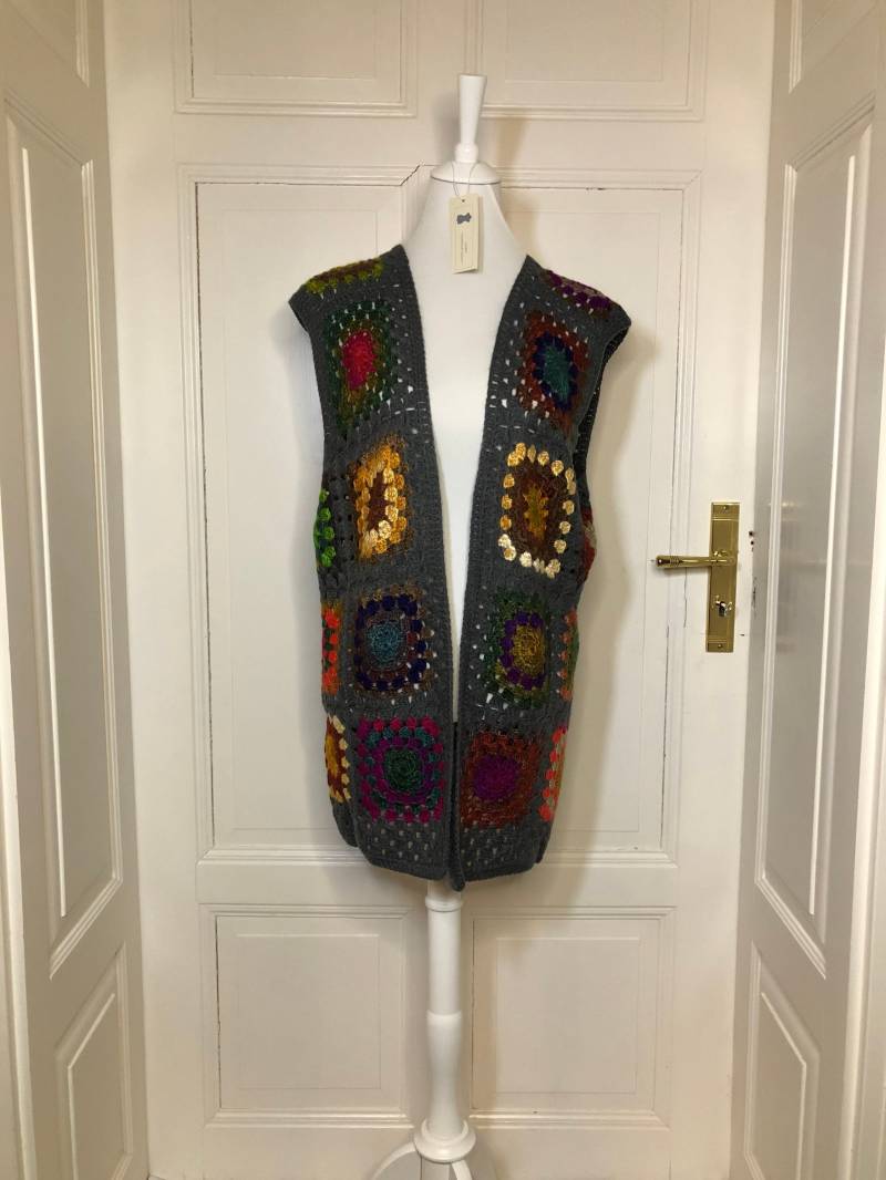 Gehäkelter Cardigan in Dunkelblau Mit Buntem Farbmuster | Quadratmuster, Sehr Weich Und Angenehm, Handgemacht, Winterlich, Weihnachtlich von AlievHandmadePieces