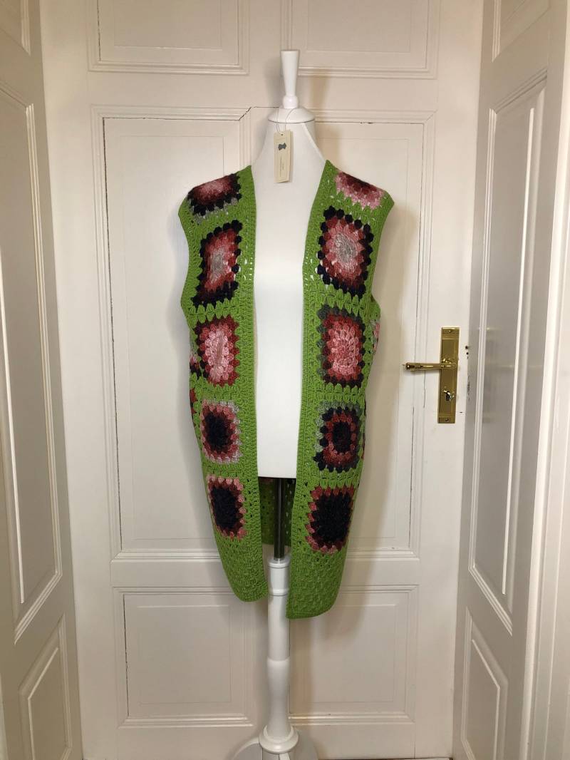 Gehäkelter Cardigan in Grün Mit Buntem Quadratmuster, Sehr Weich Und Angenehm, Handgemacht, Winterlich, Weihnachtlich von AlievHandmadePieces