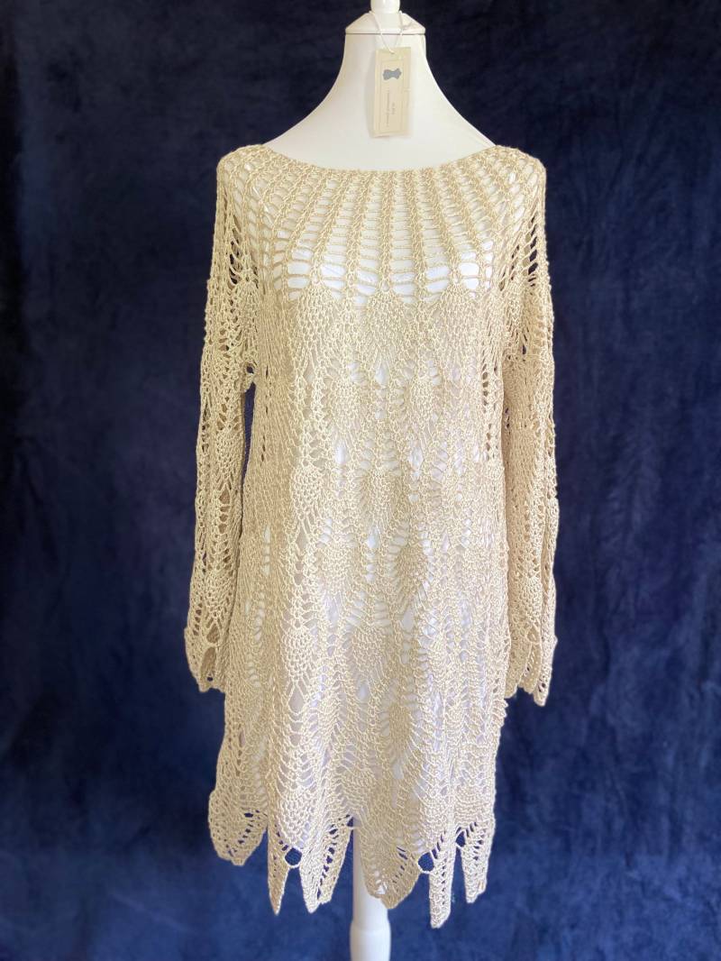 Gehäkeltes Sommerkleid/ Tunikakleid/ Festkleid in Beige Mit Grünem Glitzereffekt, Überknielang Langarm Und Rundhals von AlievHandmadePieces