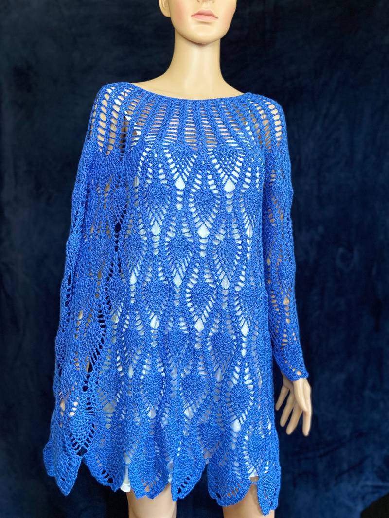 Gehäkeltes Sommerkleid/Tunikakleid/Festkleid in Nachtblau Mit Rautenmuster, Überknielang Rundhalsausschnitt von AlievHandmadePieces