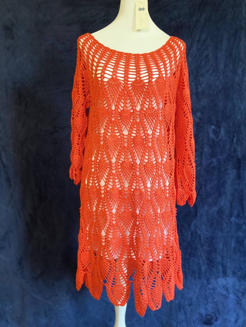 Gehäkeltes Sommerkleid/Tunikakleid/Festkleid in Rot Mit Rautenmuster, Überknielang Rundhalsausschnitt von AlievHandmadePieces