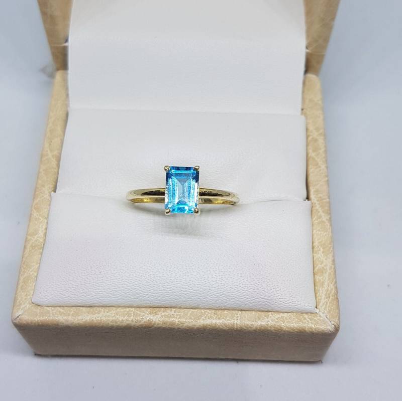 14K Solide Gelbgold Natürliche Smaragd Geschnitten Rechteckige Blaue Topas Halbedelstein Ring von Alifinejewelery