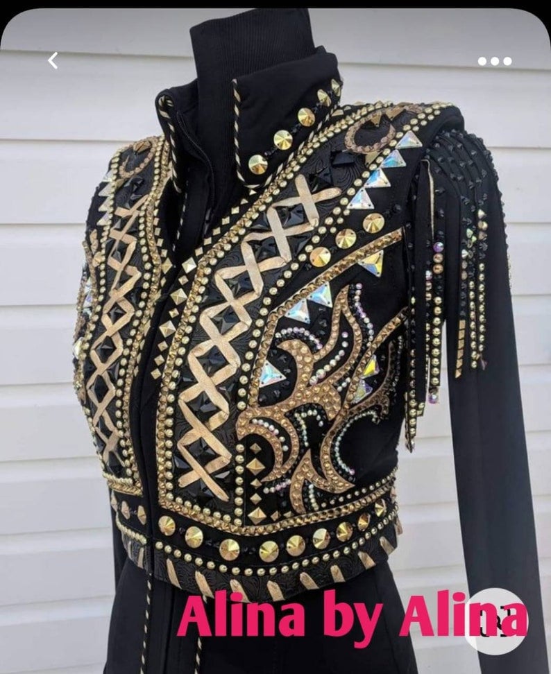 Western Custom Rodeo Queen Show Bolero Mit Whipstitch Shirt in Schwarz Und Goldenen Steinen von AlinaByAlinaa