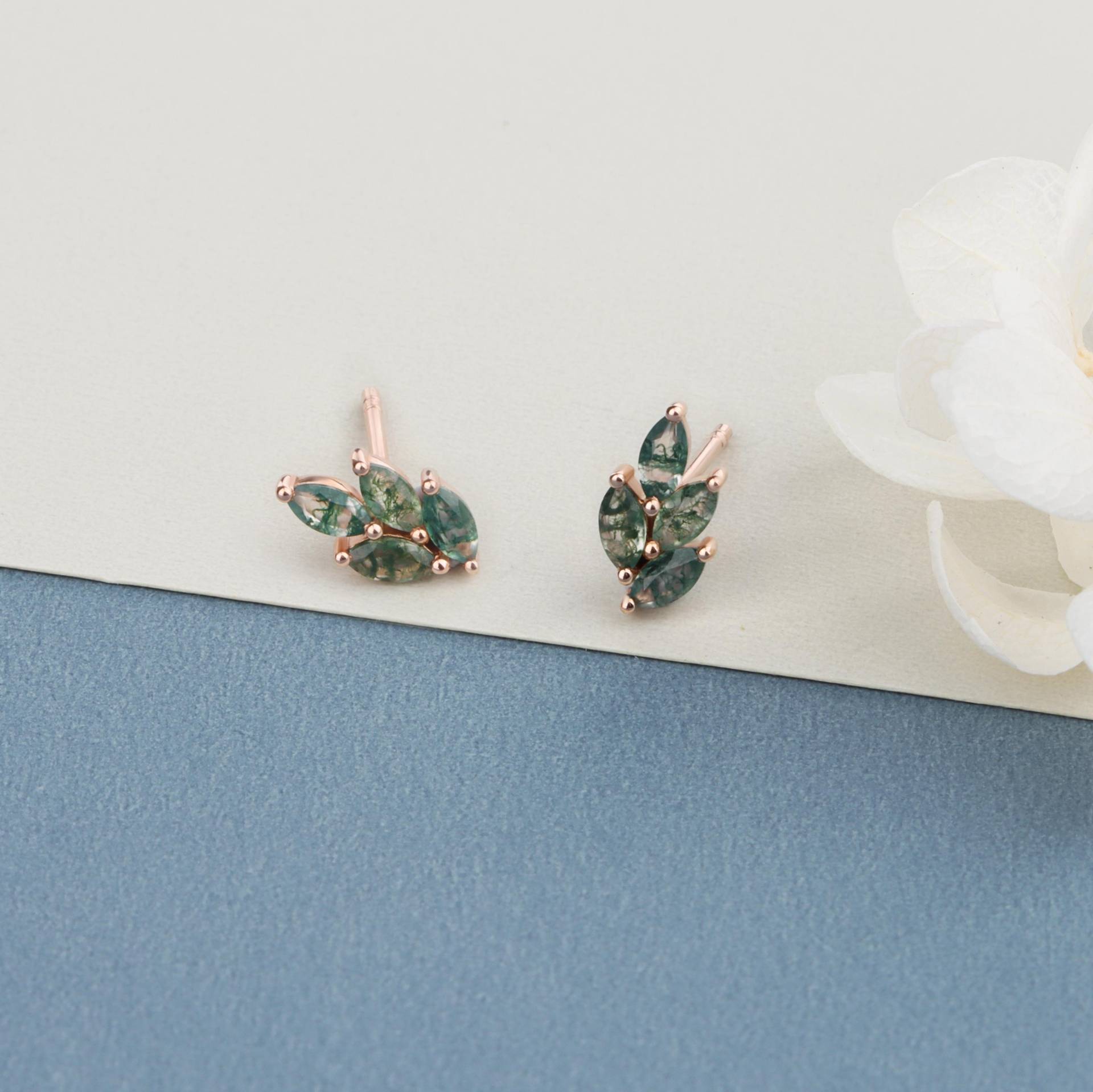 14K Solid Gold Moss Agate Earrings, Leaf Stud Earrings, Marquise Oval Shaped Earrings, Green Gemstone Earrings, Gift For Her von AlinaChicJewelry