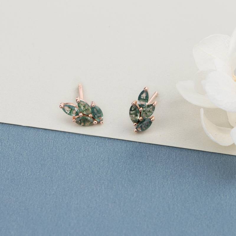 14K Solid Gold Moss Agate Earrings, Leaf Stud Earrings, Marquise Oval Shaped Earrings, Green Gemstone Earrings, Gift For Her von AlinaChicJewelry