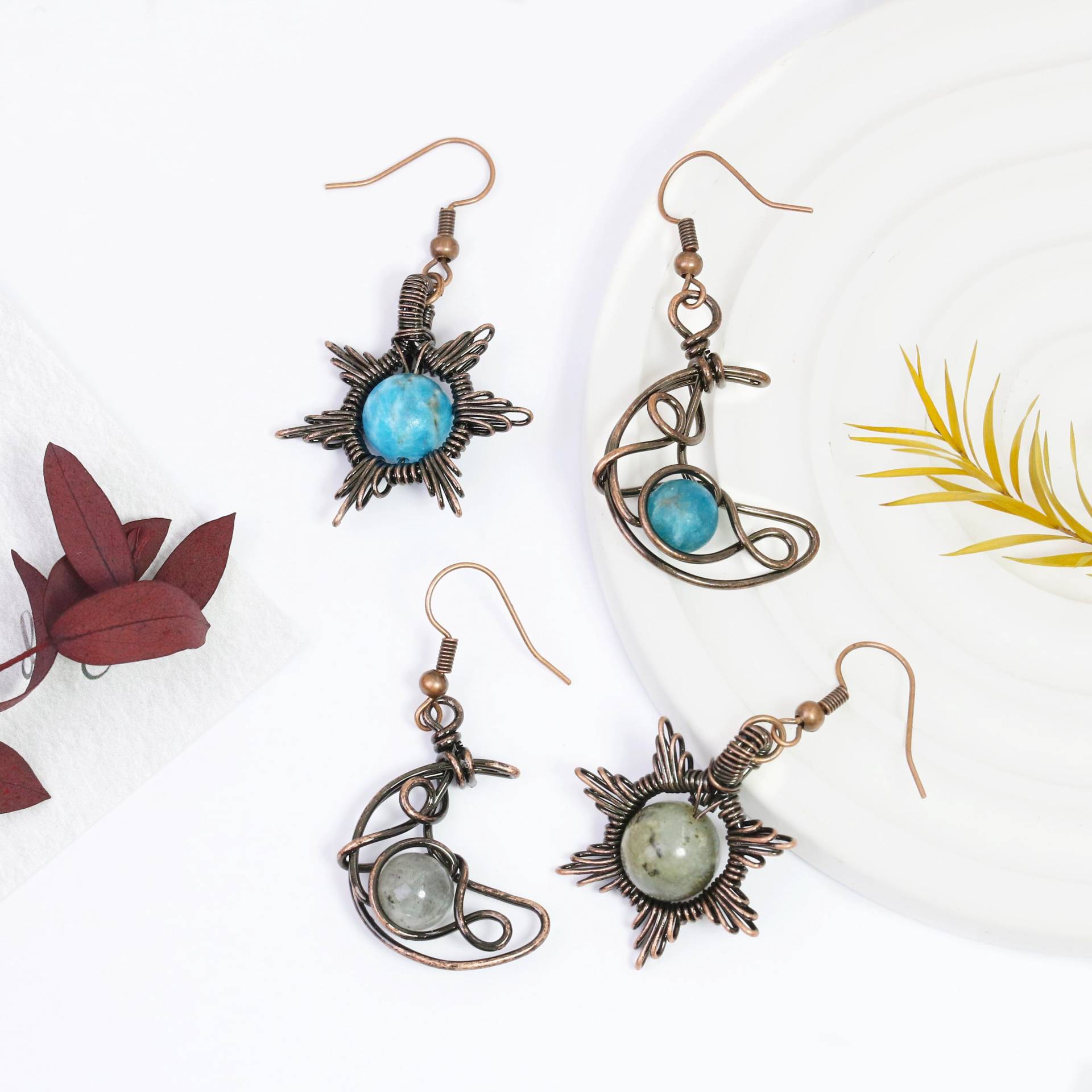 Crystal Sun & Moon Earrings, Vintage Copper Dangle Wire Wrap Celestial Drop Boho Crystal Sun & Moon Earrings, Vintage Copper Dangle Wire Wrap Celestial Drop Boho von AlinaChicJewelry
