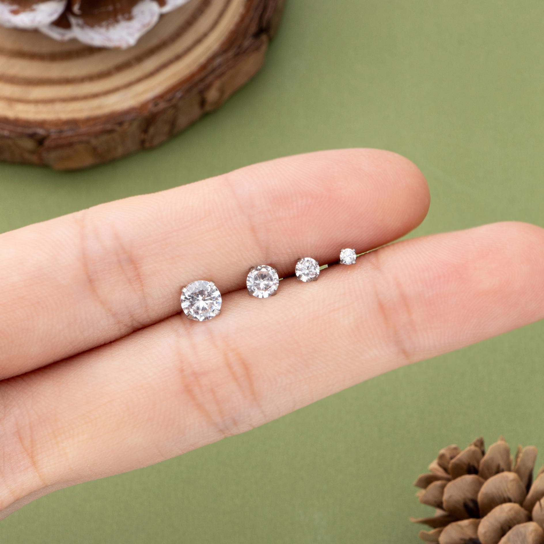 Titanium Steel Cz Earrings, Tiny Round Cz Earrings, Crystal Flat Back Earrings, 2/3/4/5mm Stacking Earrings, Diamond Earrings, Conch Earrings von AlinaChicJewelry