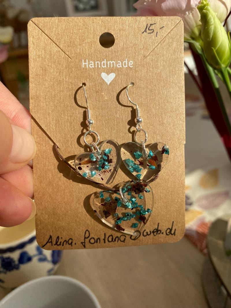 Set Kette Mit Anhänger Und Ohrringe Aus Edelstahl, Herzen Resin Gegossen Türkisen Glitzersteinen Baumperlenfragmenten von AlinaFontana