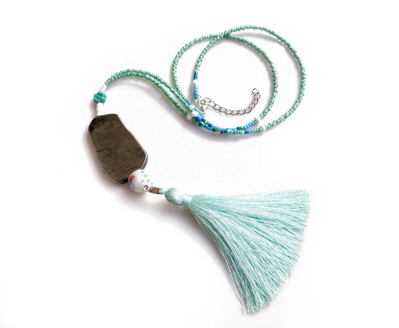 Blaue Quastenkette Boho Edelstein Anhänger Mit Pyrit von AlinaandT